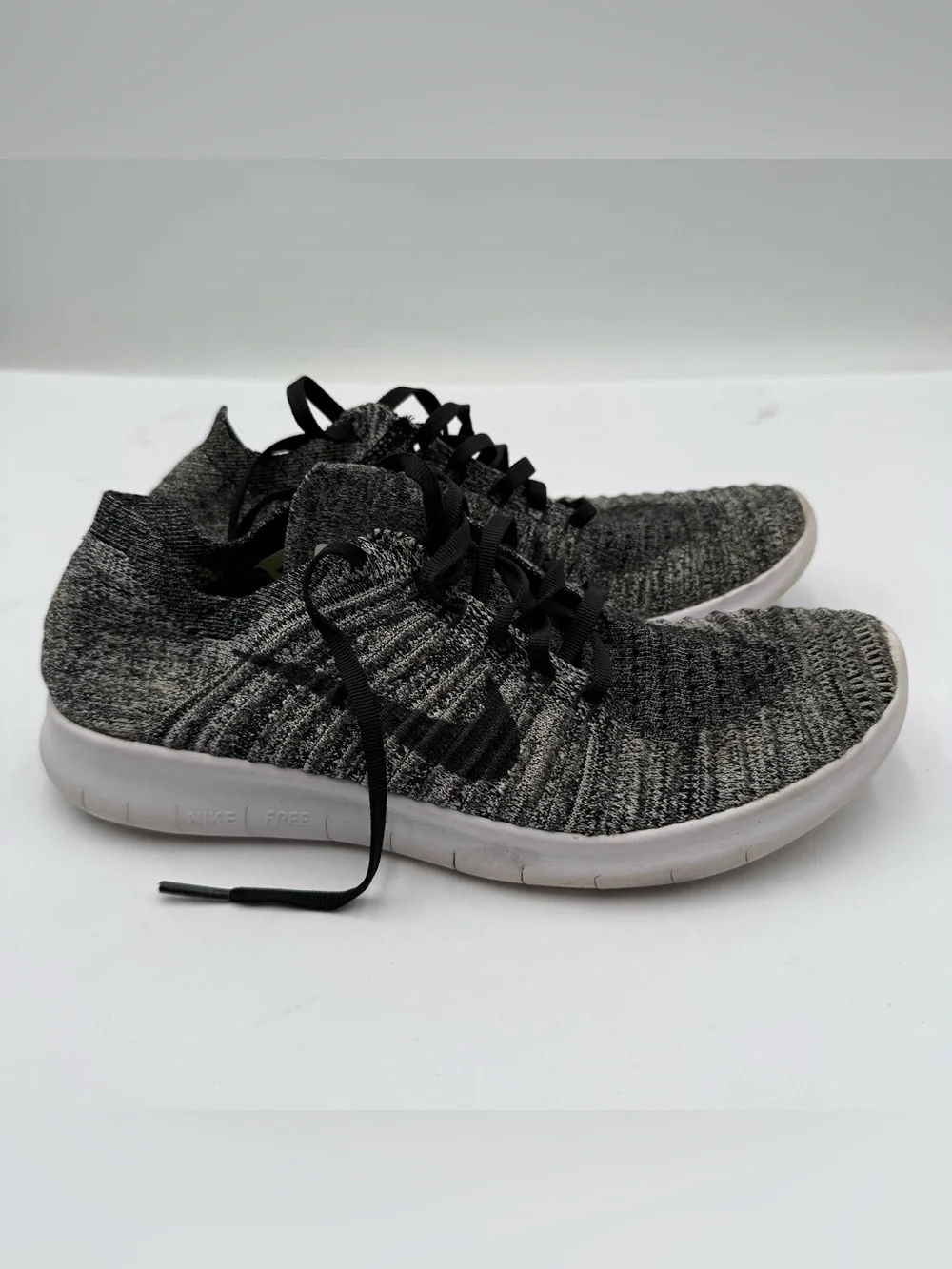 B45 Nike Free RN Flyknit Black White Oreo Running Shoes 7Y